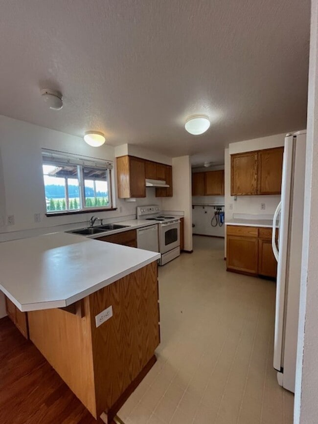 Building Photo - 3 Bedroom 2.5 Bath Dayton OR