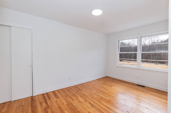 Building Photo - Huge Four Bedroom Home!