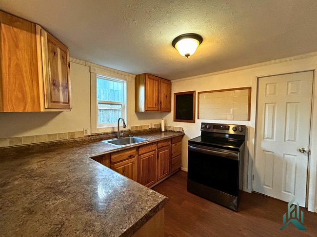 Building Photo - 3 bedroom/1 bathroom Single-Family Home for Rent