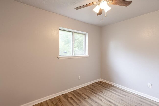 Building Photo - 2605 Queensbury Rd