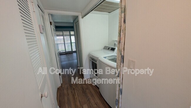 Building Photo - 1028 Apollo Beach Blvd