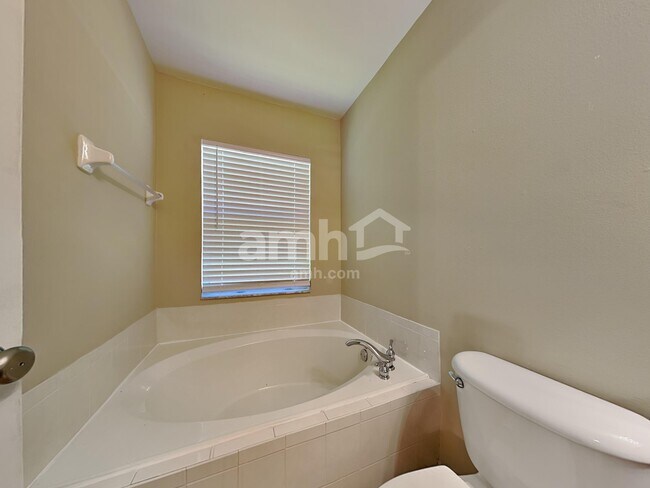 Building Photo - 655 Belvedere Rd NW