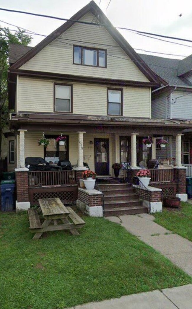 Primary Photo - 619 7th St