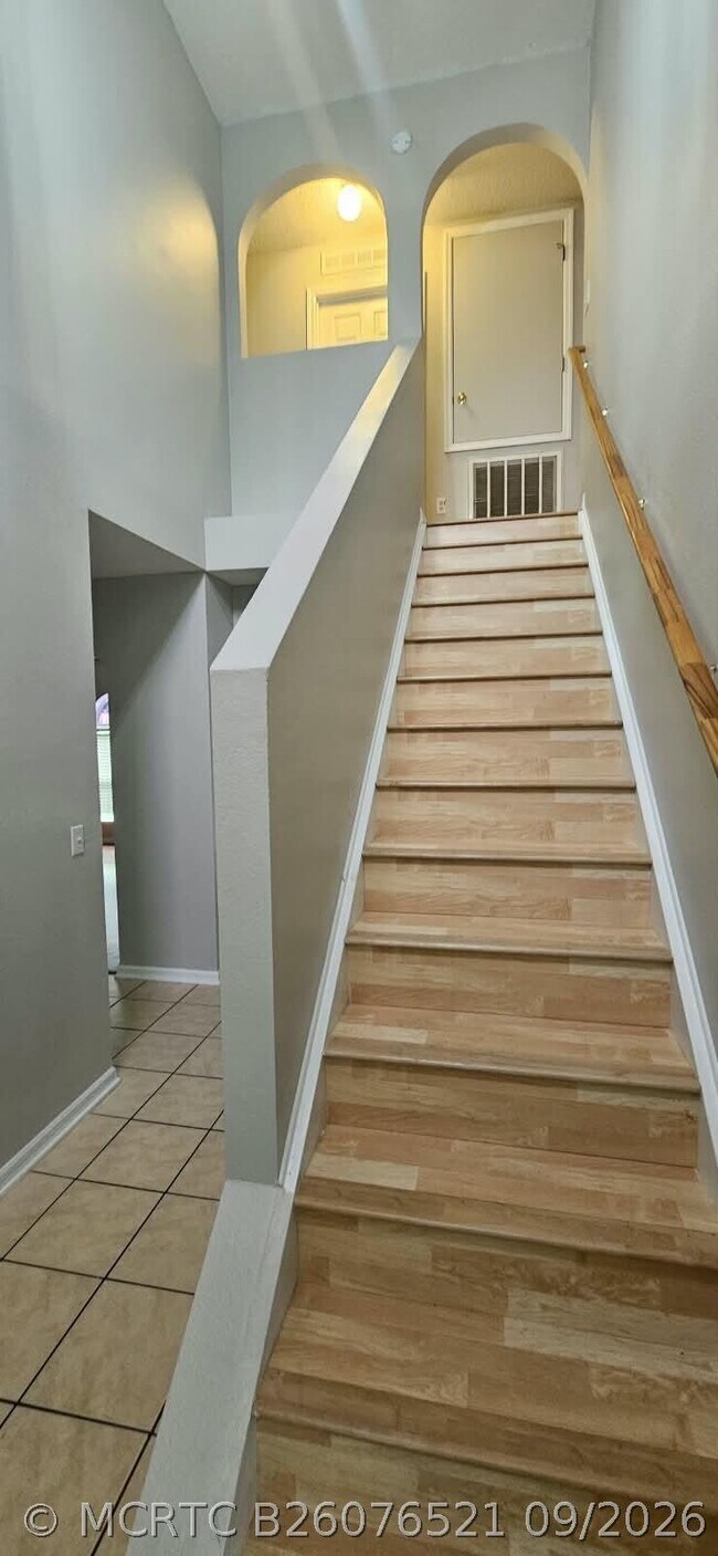 Building Photo - 523 Stonewall Ave
