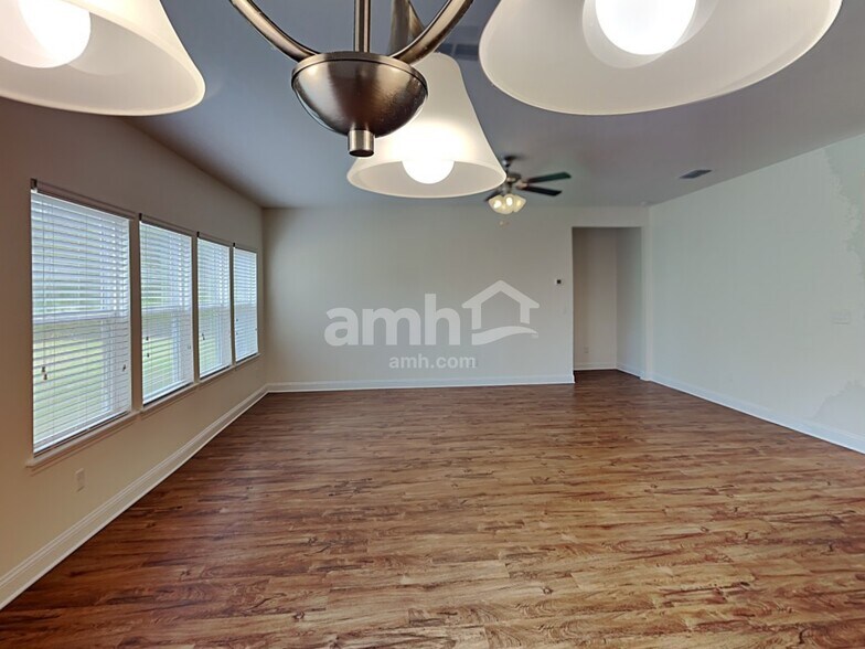 Building Photo - 327 Cortez Dr