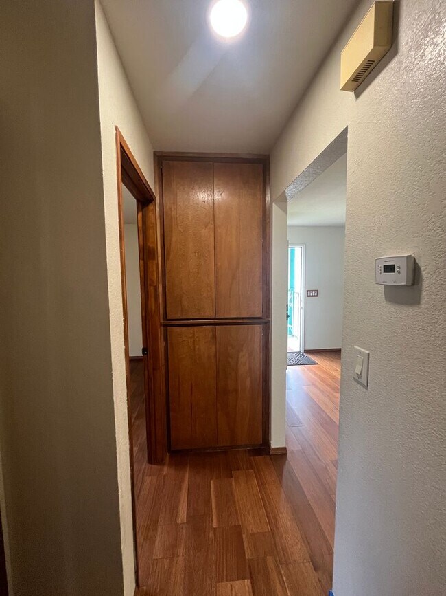 Building Photo - 4384