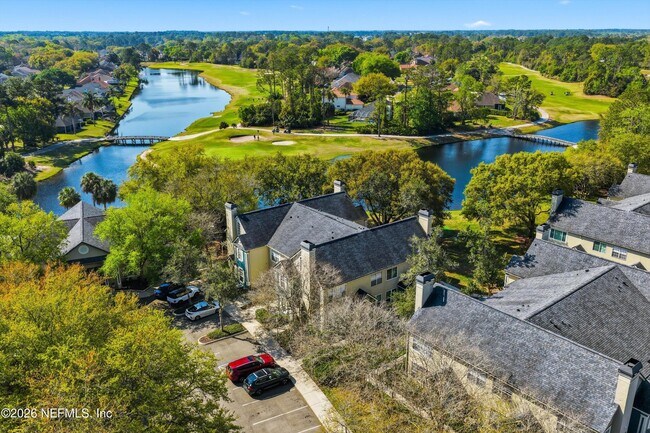 Building Photo - 13700 Richmond Park Dr N