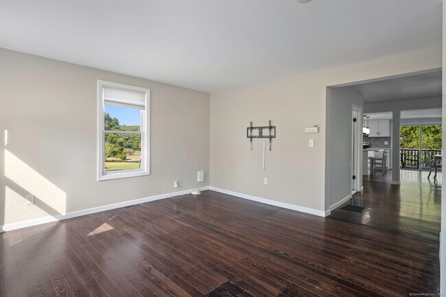 Building Photo - 884 Highland Ave