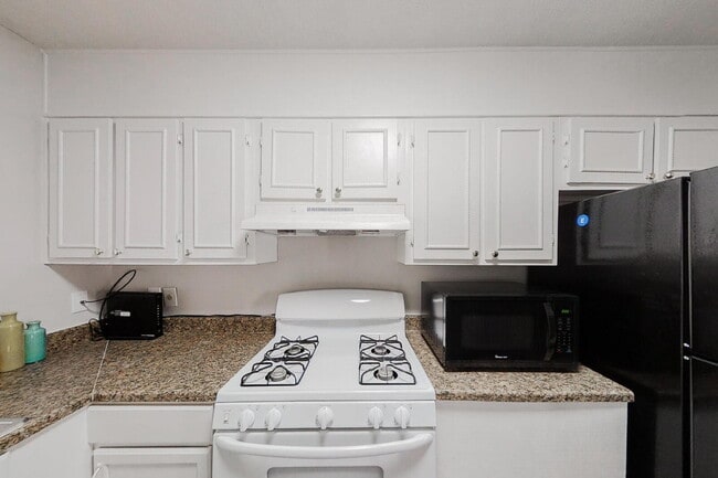 Building Photo - The Castile | Morrow Home living made easy—just a 3-minute drive to Mt Zion Blvd & E Meyer Dr tra...