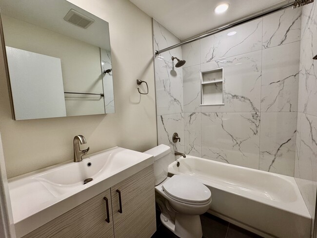 Building Photo - 205 Blossom Ct