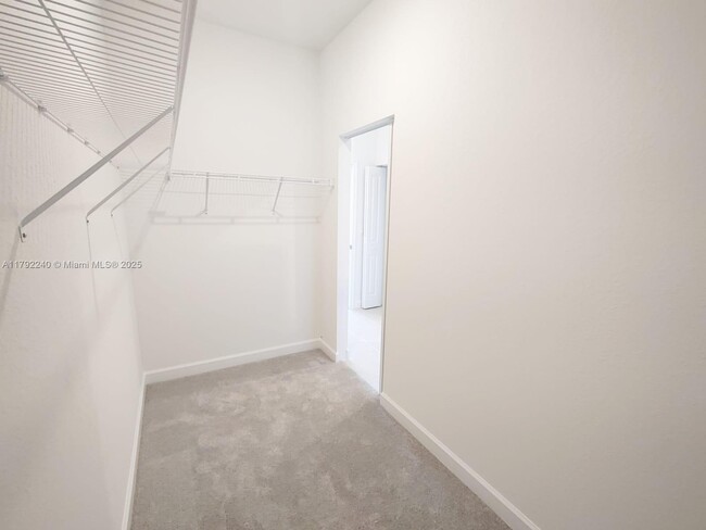 Building Photo - 537 Rivergrass St