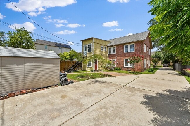 Building Photo - 1637 Castle Ct