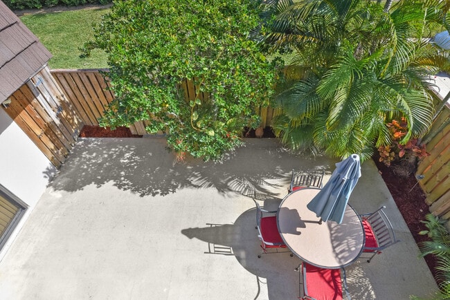 Building Photo - 2018 20th Ct