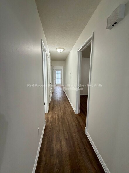 Building Photo - 3 Cowden Ct
