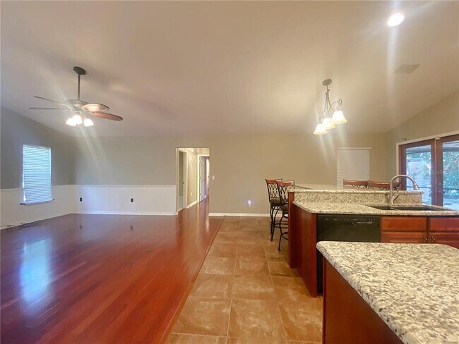 Building Photo - 994 Country Lake Cir