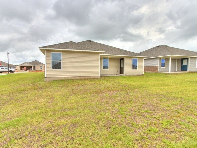 Building Photo - Beautiful New Home! Mustang Schools!