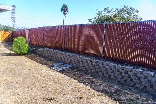 Building Photo - Spacious Three Bedroom, Two Bathroom House featuring Two Car Garage With Huge Yard