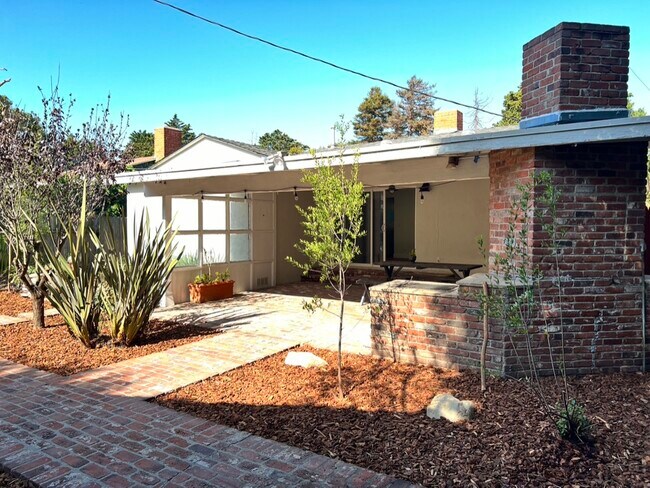 Building Photo - 1120 Rose Ave