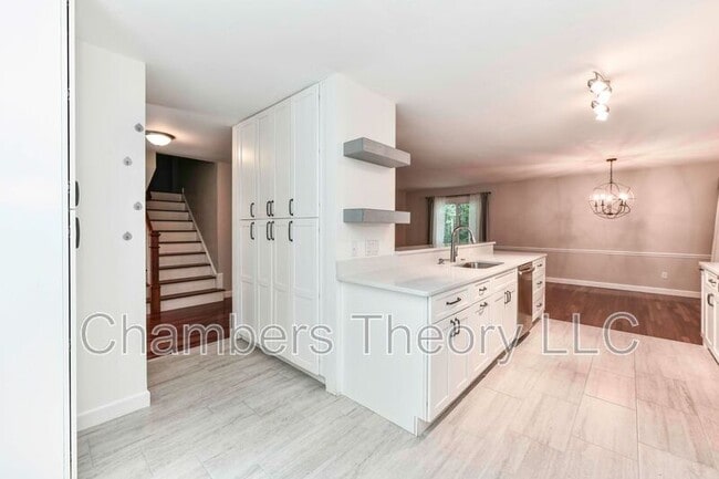 Building Photo - 12231 Westwood Hills Dr