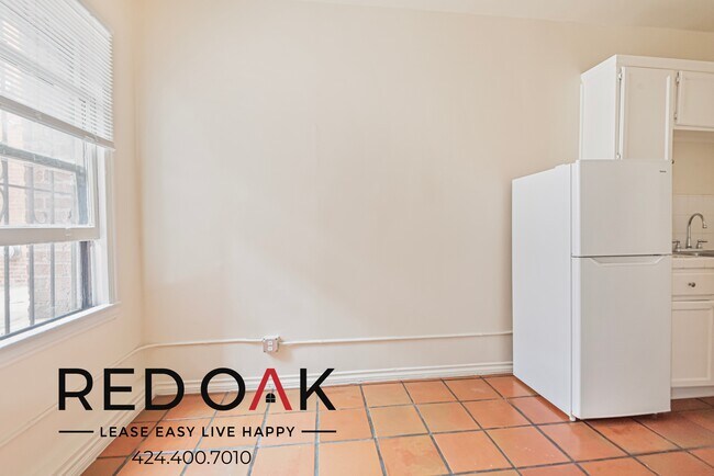 Primary Photo - 832 S Oxford Ave