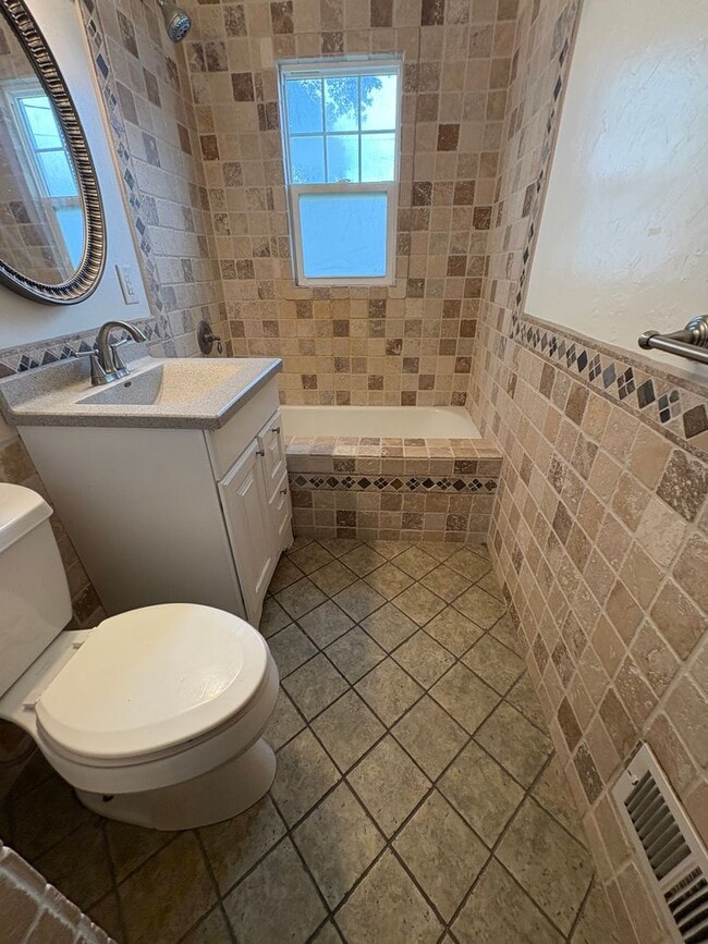 Building Photo - 3 Bedroom 1 Bath Single Family Home