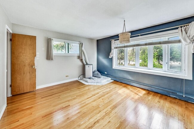 Building Photo - 129 E 55th St