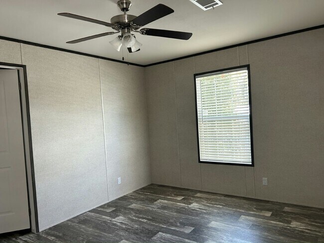 Building Photo - 21338 Lake Bambi Cir