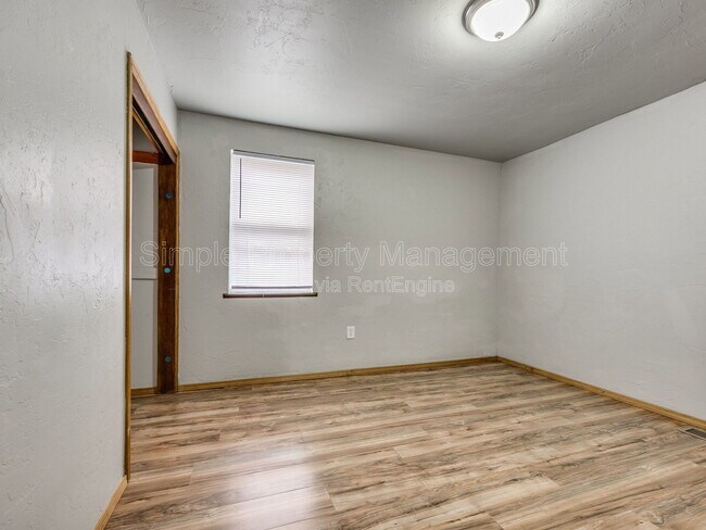 Building Photo - 1802 S Dille Ave