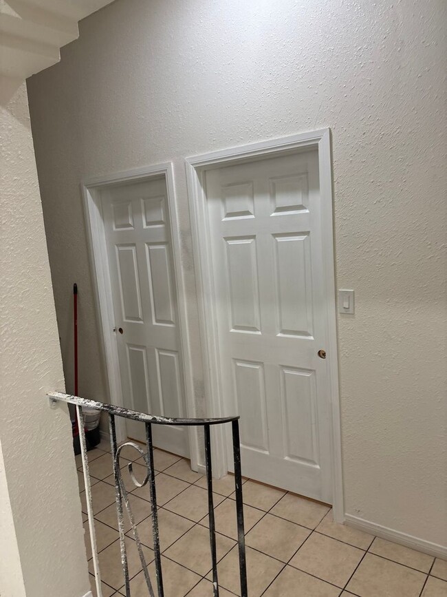 Building Photo - Charming 2BR Duplex in San Bernardino