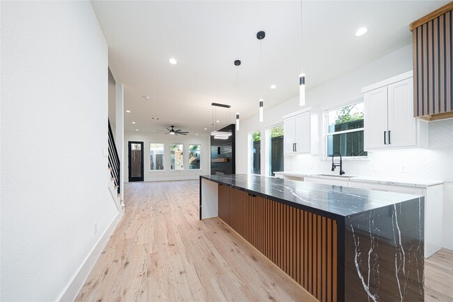 Building Photo - 2503 Parker Rd