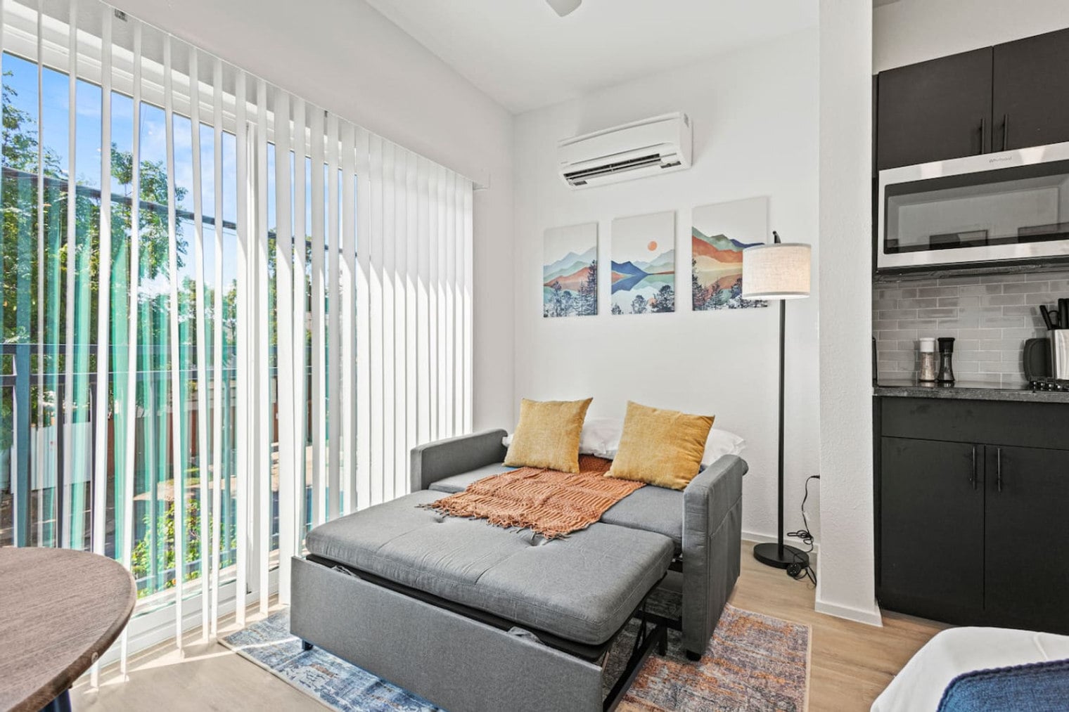 Building Photo - 596 W 9th St