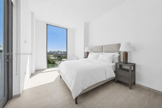 Building Photo - 10281 W Bay Harbor Dr