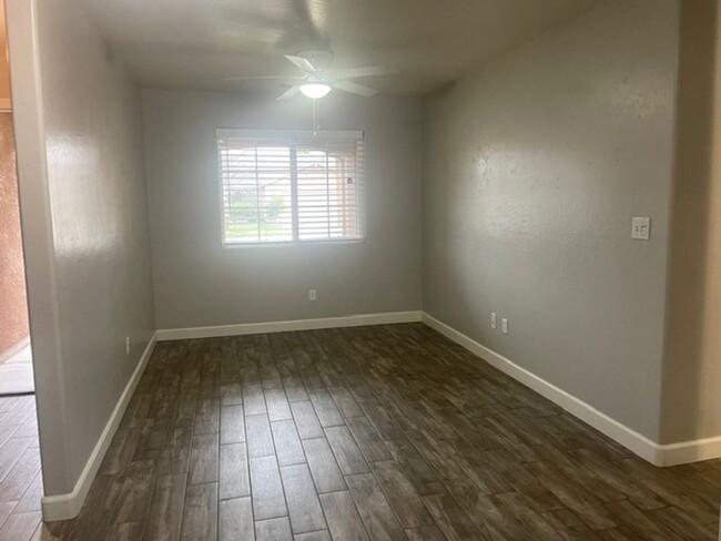 Building Photo - Updated Sunnyside 3/2 Home in Clovis Schoo...