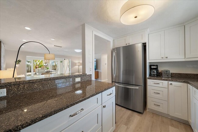 Building Photo - 2650 Leafy Ln