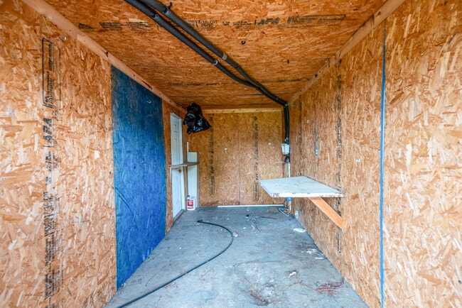 Building Photo - CHARMING 3 BEDROOM 1 BATH NEAR LITTLE CREEK & SHORE DR