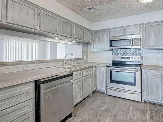 Building Photo - 3610 Vineyard Dr