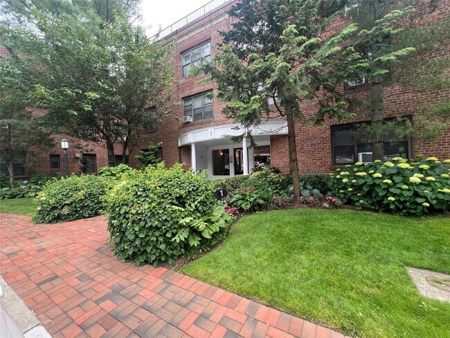 Building Photo - 1 Town House Pl
