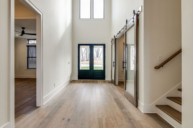 Building Photo - Like New 4 Bedroom Luxury Home in Franklin TN