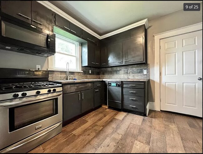 Building Photo - 829 10th St SW