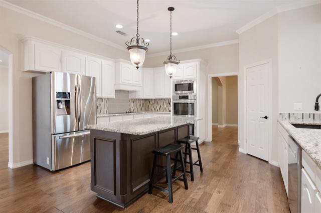 Building Photo - 7357 Golf Club Dr