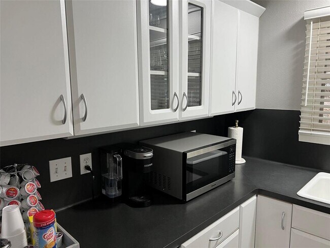 Building Photo - 512 Krebs Ln