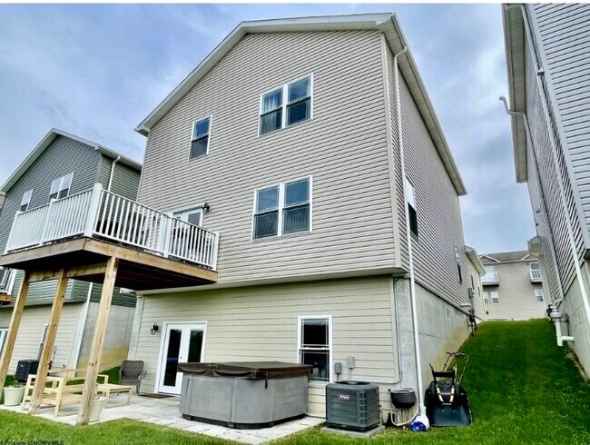 Building Photo - 423 Kings Point Ln