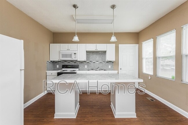 Primary Photo - 3117 E Michigan St