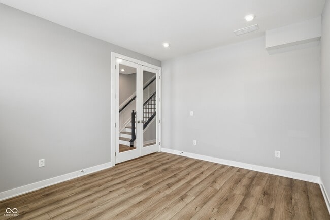 Building Photo - 404 Elite St