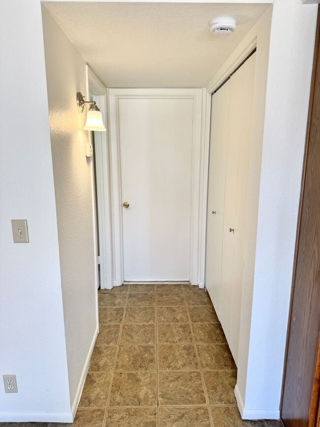 Building Photo - Two Story 3 Bedroom/2.5 Bath Home. Clean & Ready for Immediate Move-in!