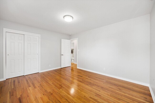 Building Photo - 1612 W 15th St