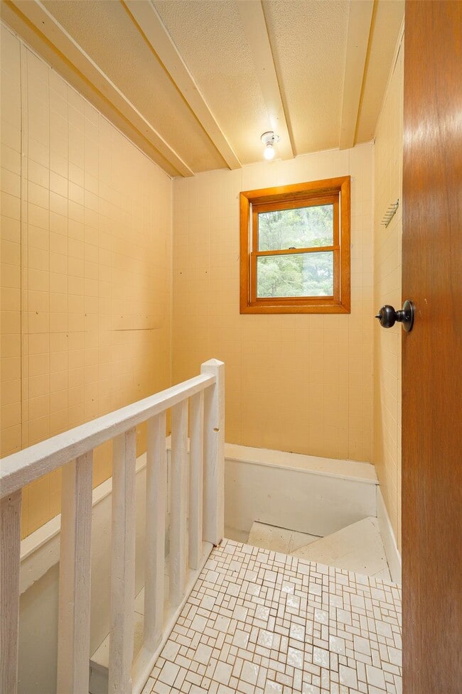 Building Photo - 1503 NY-9G