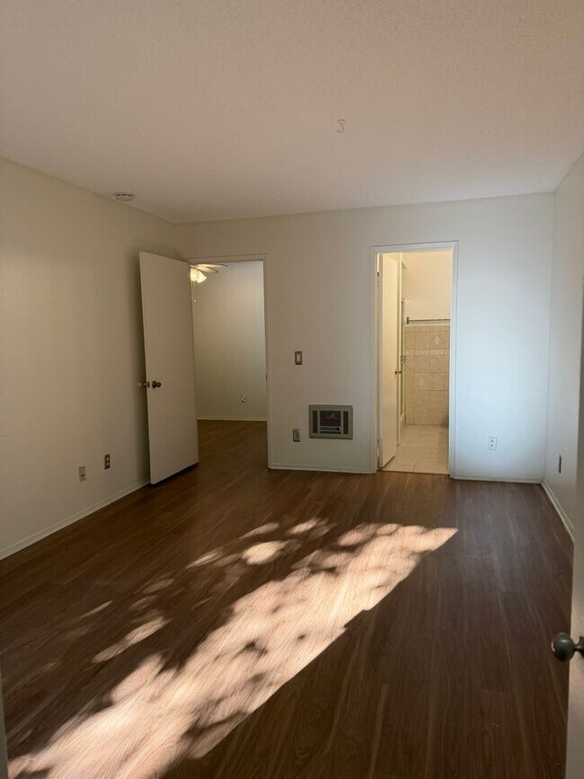 Building Photo - Luxury Living at The Estates Condominium Complex – 2 Bedroom, 2 Bathroom