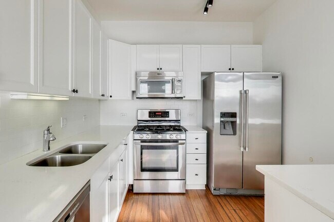 Building Photo - 1001 W Madison St