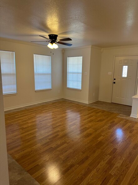 Building Photo - 1520 Indian Trl